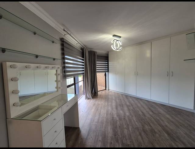 7 BEDROOM HOUSE FOR SALE IN LASIANDRA